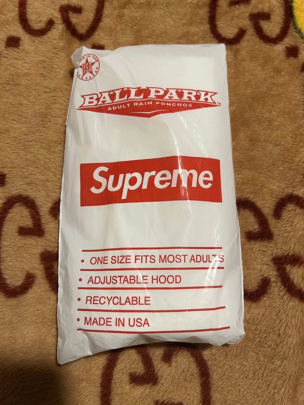 Boîte à poncho de pluie Supreme Ballpark logo SS20