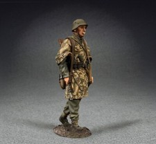 BRITAINS WORLD WAR 2 GERMAN 25229 GRENADIER WALKING WITH AMMO BOX AND SMOKING