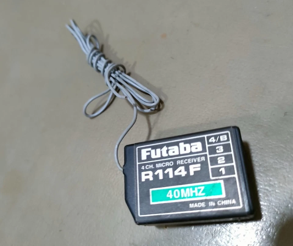 Vintage (Futaba R114F) Park Flyers Slow Fly 4 Channel Micro Receiver FM 40.810 — 第 2/4 张图片