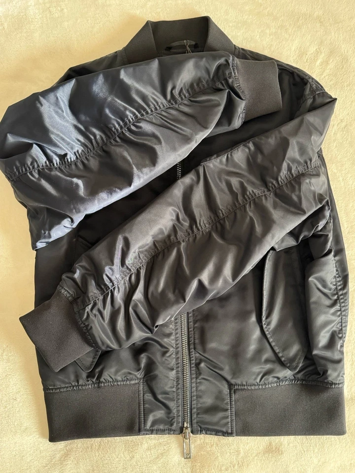 Jaqueta bombardeiro Emporio Armani náilon brilhante com bordado buldogue francês tamanho P - Imagem 2 de 4