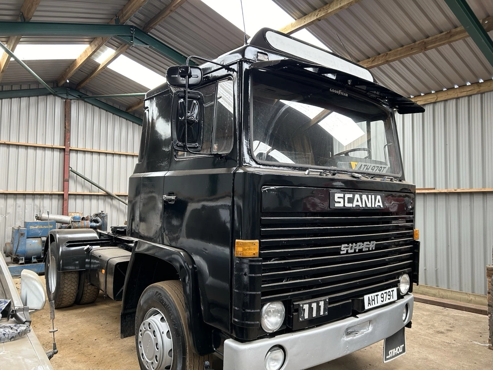 SCANIA 111 1979 4x2 TRACTOR UNIT LHD - UK REGISTERED RUNS AND DRIVES BARN STORED - Picture 1 of 7