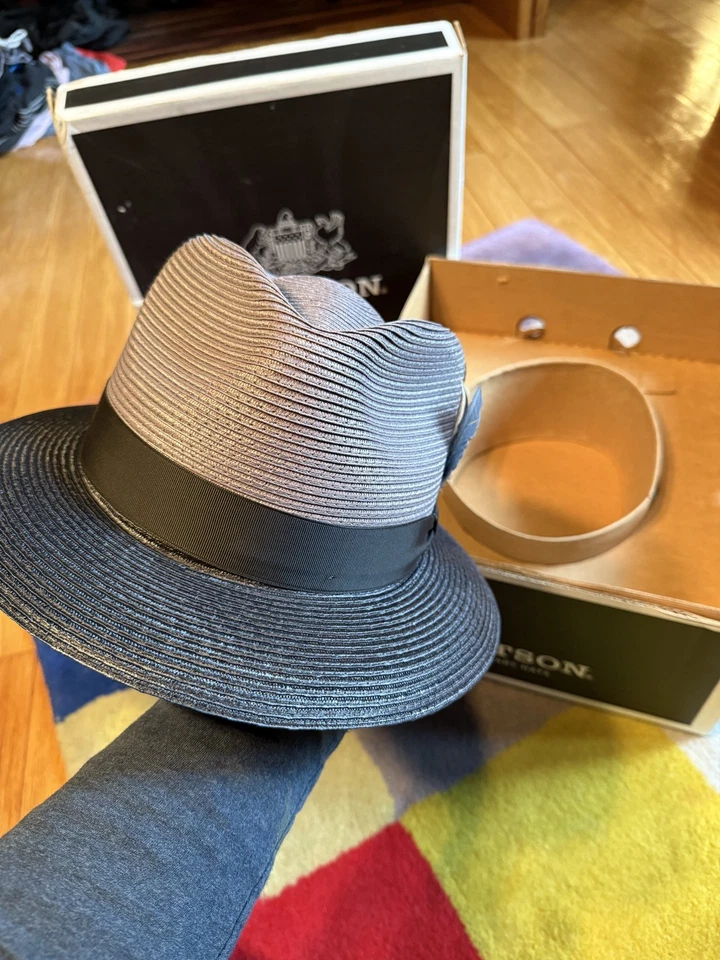 Chapéu Fedora Stetson Palha Masculino 7 5/8 com pena, vem com caixa - Imagem 2 de 4