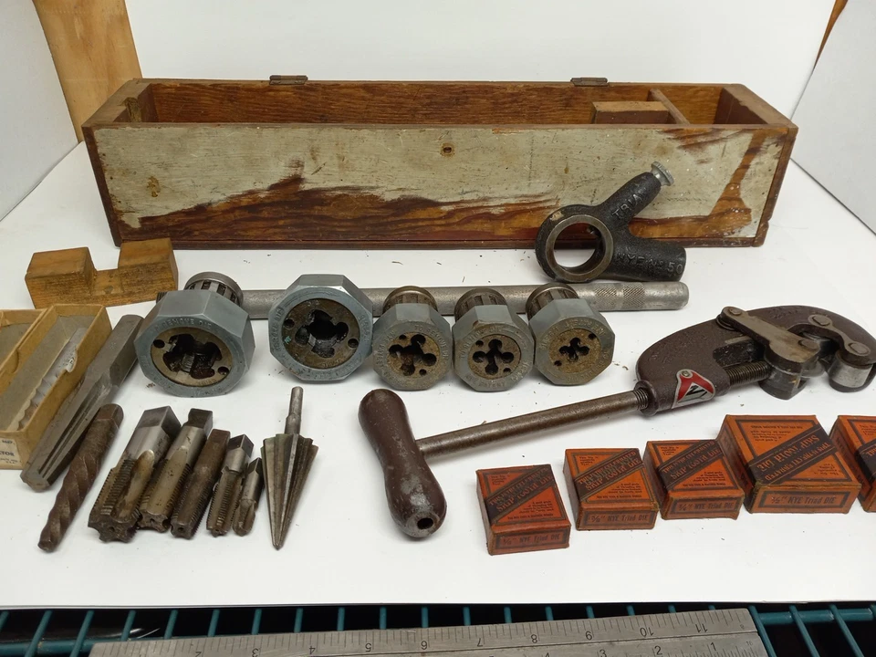 Vintage TRIAD NYE No.50 Pipe Threader Die Ratchet Kit / Pipe Cutter /  NOS Dies - Image 4 of 4