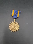 WW2 MILITARY AIR MEDAL INST. 1942 USA, 2 Oak Leaf Clusters. MG