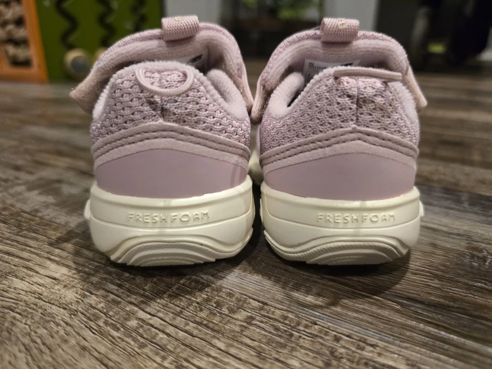 Nuevos zapatos New Balance rosa bebé talla 3 Foto 3 de 4