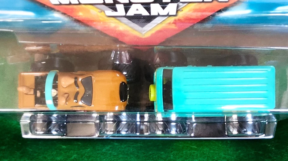 Spin Master 2019 Scooby Doo VS Mystery Machine Monster Jam 2 pack, NICE, NIP!!!! - Image 4 of 4