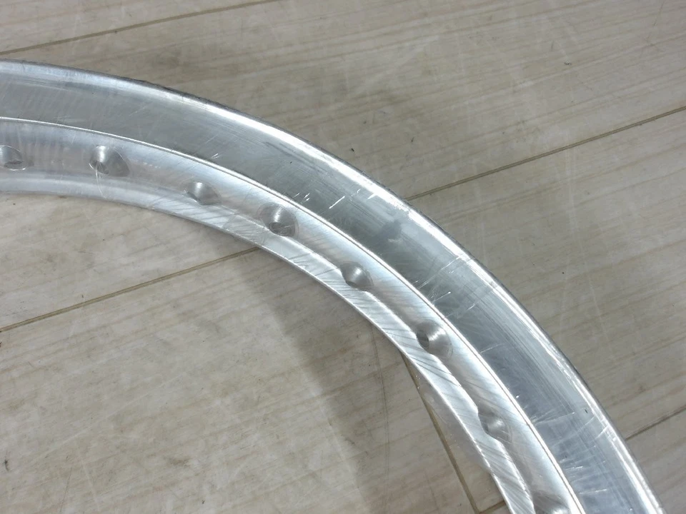 Llanta genuina Yamaha Tx650/Xs650 J19 1,85 H fabricada por Takasago Foto 2 de 4