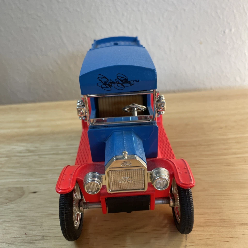 Banco Ford Modelo T 1913 vintage ERTL #43 STP Richard Petty Enterprises con llave Foto 2 de 4