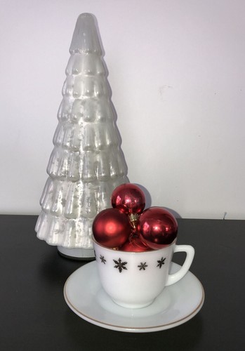 Vintage Pyrex JAJ Gaiety Snowflake Cup And Saucer. Great For Christmas - Picture 5 of 6