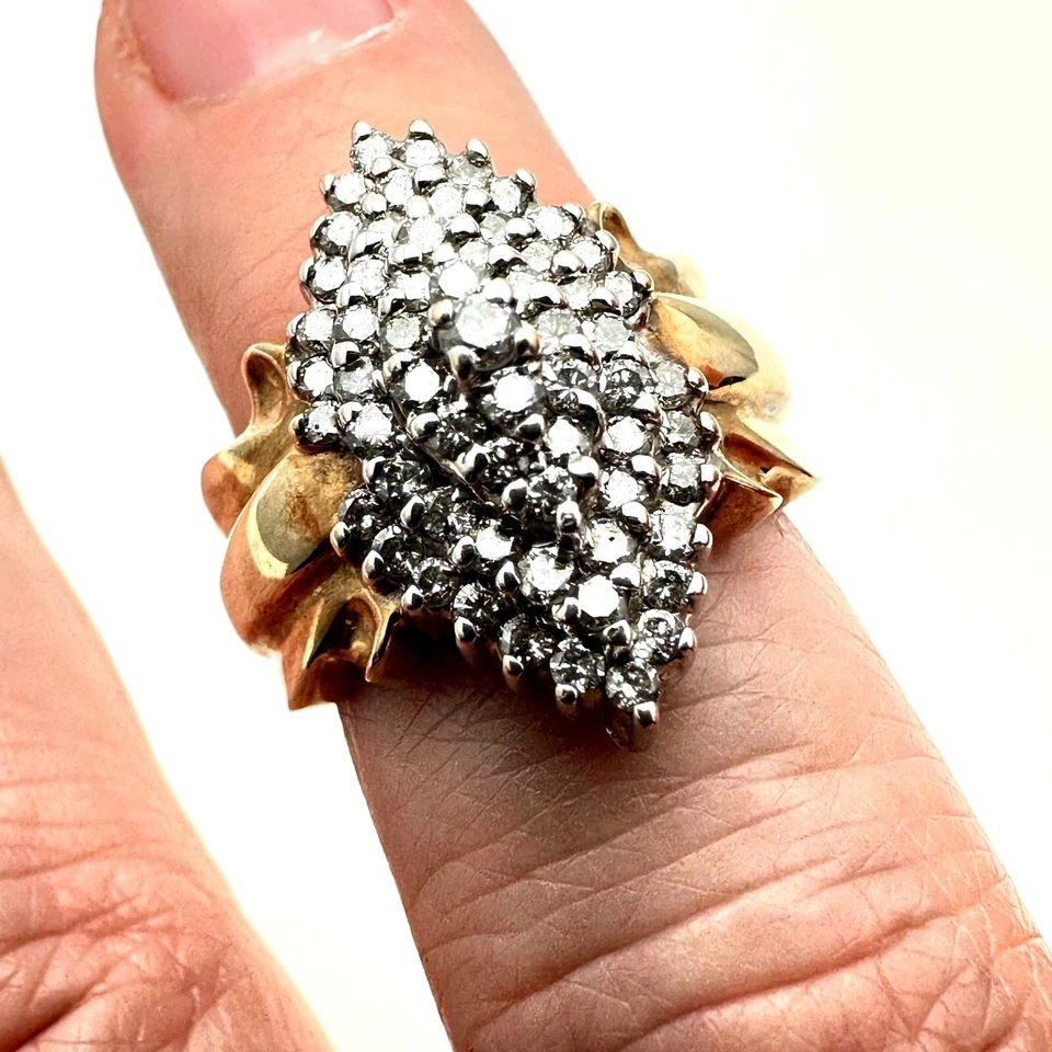 Vintage 10K Yellow Gold 1 Carat Total Weight Diamond Cluster Ring Size 7 - Image 3 of 4