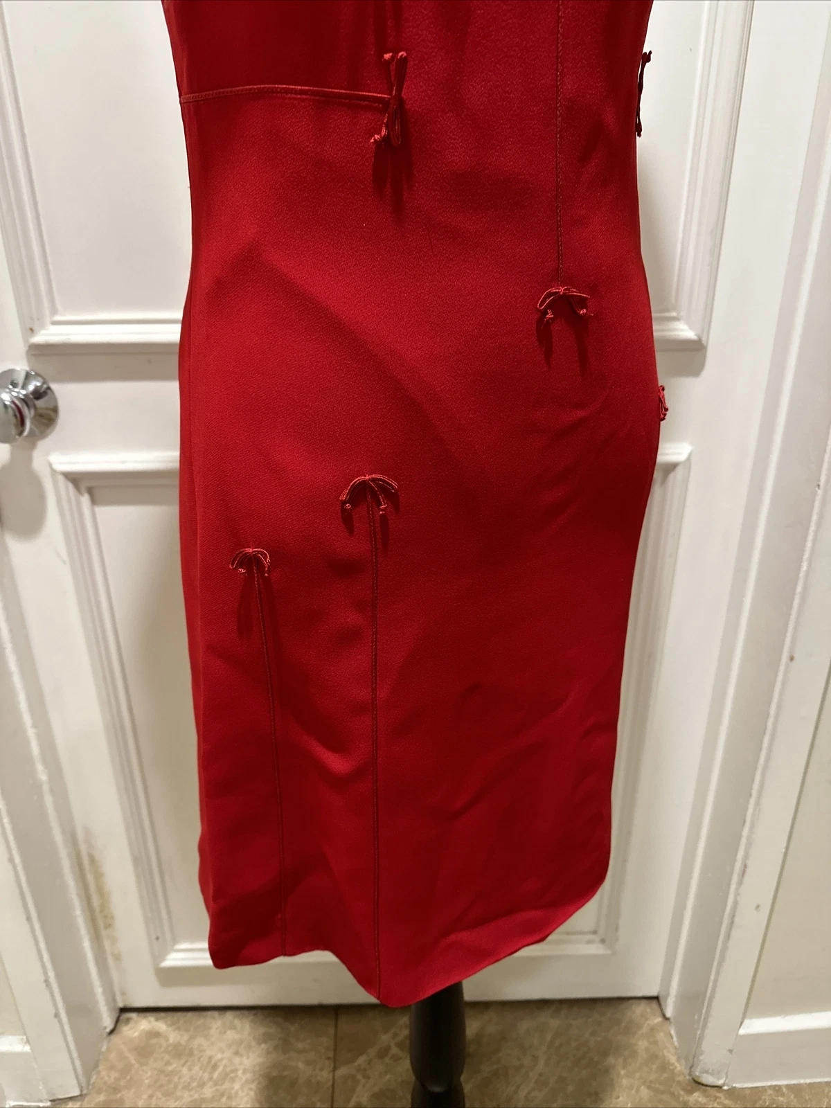 Abito Moschino economico e chic vintage anni '90 cara piccola guaina rossa con fiocchi 8