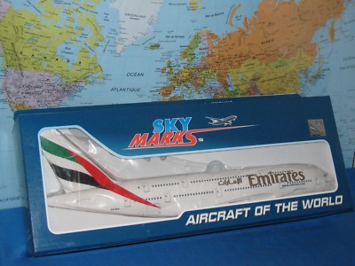 1/200 SKYMARKS EMIRATES AIRLINES AIRBUS A380-800 W/GEAR AIRCRAFT