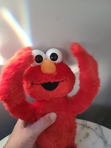 Hasbro Sesame Street TALKING PEEK-A-BOO ELMO 12" Plush STUFFED ANIMAL Toy 2013 - Picture 2 of 4