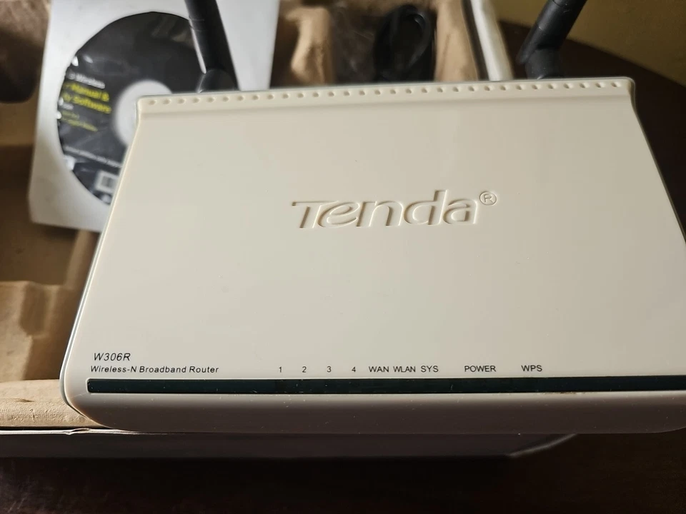 Tenda W306R 300 Mbps 4-Port 10/100 Wireless N Router - Image 2 of 4