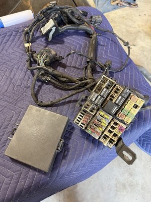 2015 Ford Fiesta St Engine Fuse Box Assembly