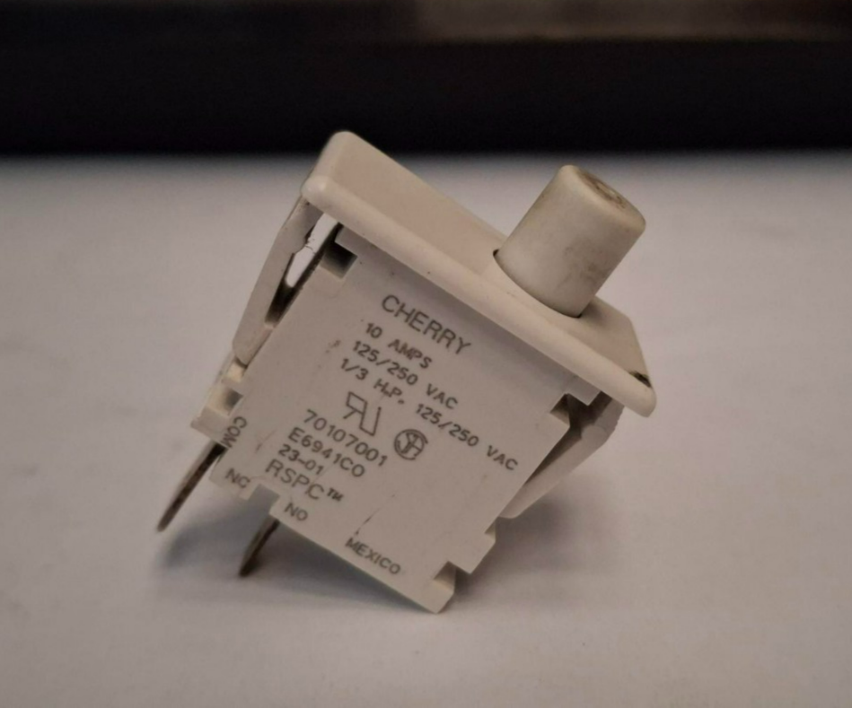 Dryer Switch Push Button, SPST NO/AU, for Speed Queen P/N