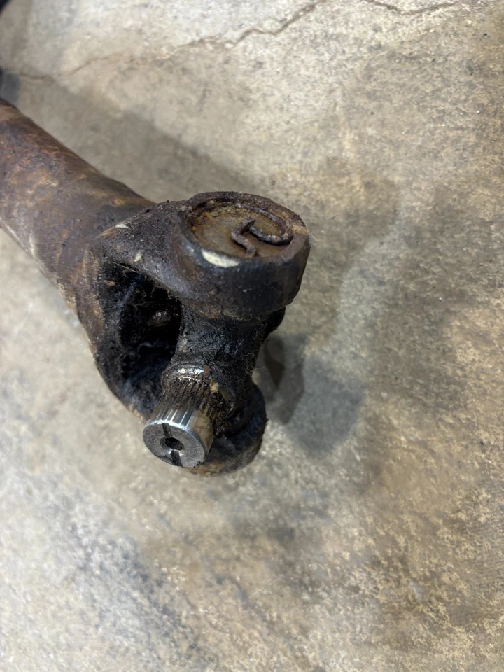 1967 1972 CHEVROLET GMC K20 4WD REG CAB LONG BED 3/4 TON REAR DRIVESHAFT SHAFT - Image 2 of 4