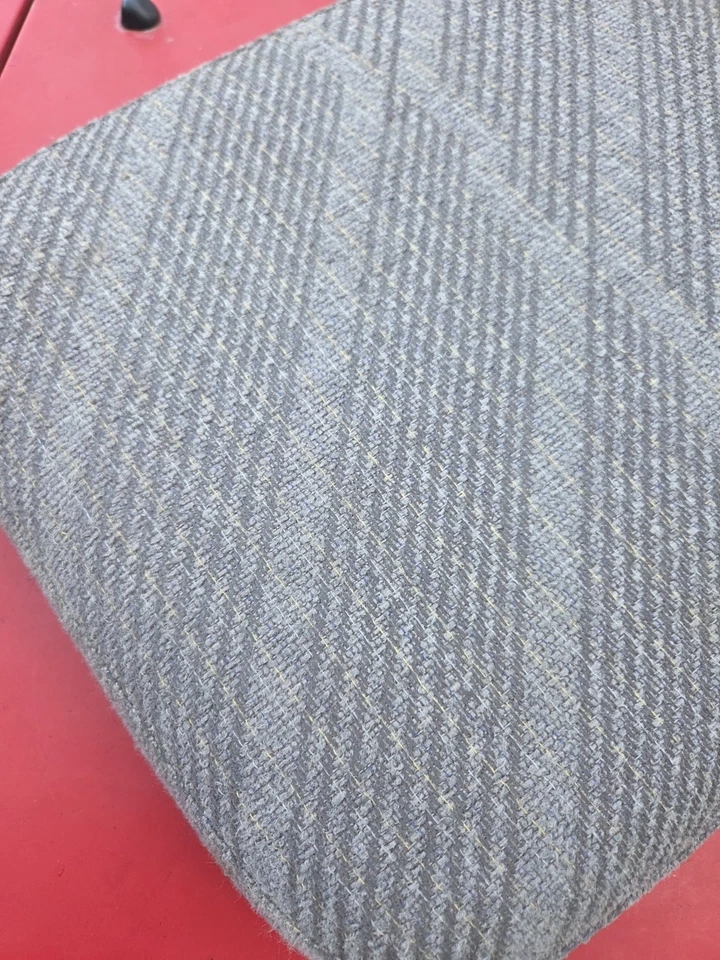 Оригинальная левая нижняя подушка заднего сиденья для Mazda B2000 B2200 B2600 Cab Plus 1986-1993 годов выпуска - Изображение 2 из 4