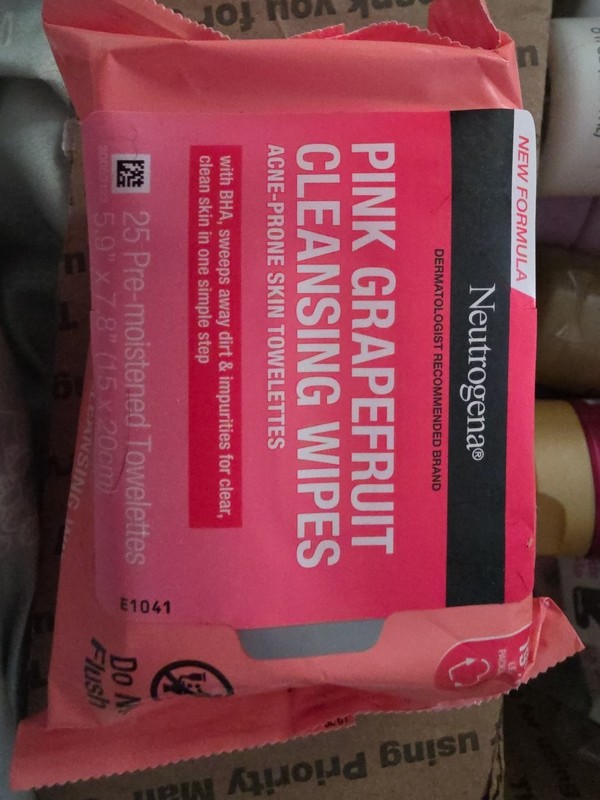 Neutrogena Pink Grapefruit Cleansing Wipes Skin Towelettes, 25 Count