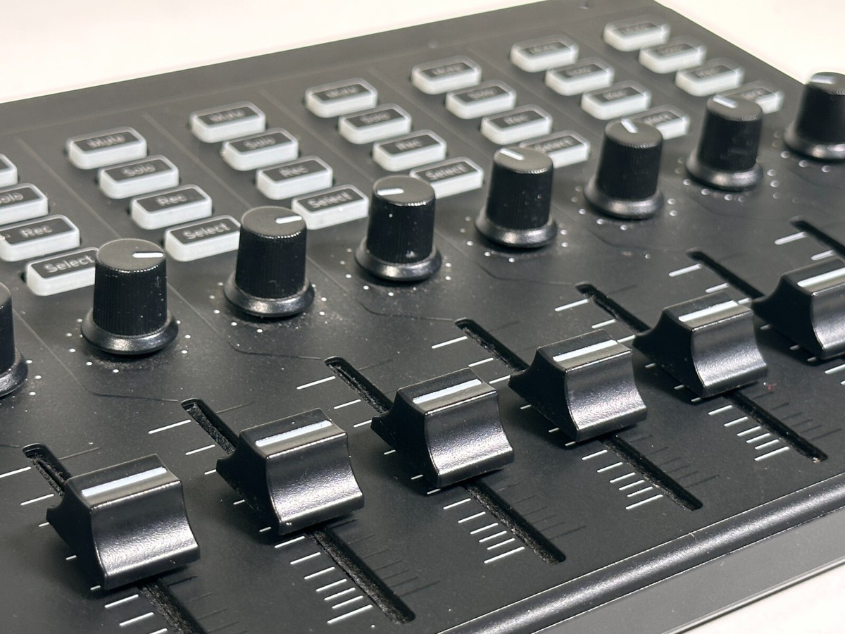 2 MINT CONTROLLERS / 1 Korg nanoKEY Studio + 1 Korg