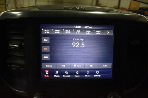 Ram 1500 2019 8,4" Uconnect 4 radio fabricante de equipos originales con panel de control y receptor UAM sin navegación - Imagen 2 de 10