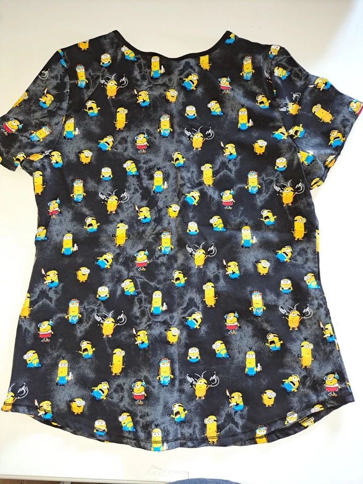 Universal Studios Minions scrub top small - Image 2 of 4