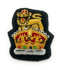 Staff Officer Beret Badge Kings Crown on Dark Green R2838