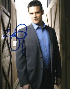Warehouse-13-Eddie-McClintock-Autographed-8x10-Photo-COA