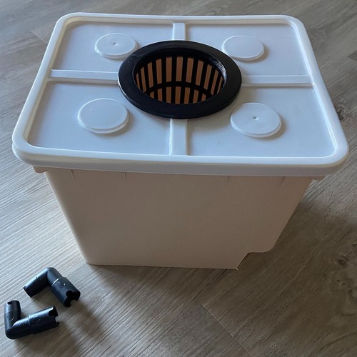 Hydroponic Dutch Bato Bucket w/Lid, Net Pot and Elbows, 11L, 12"x10"x9