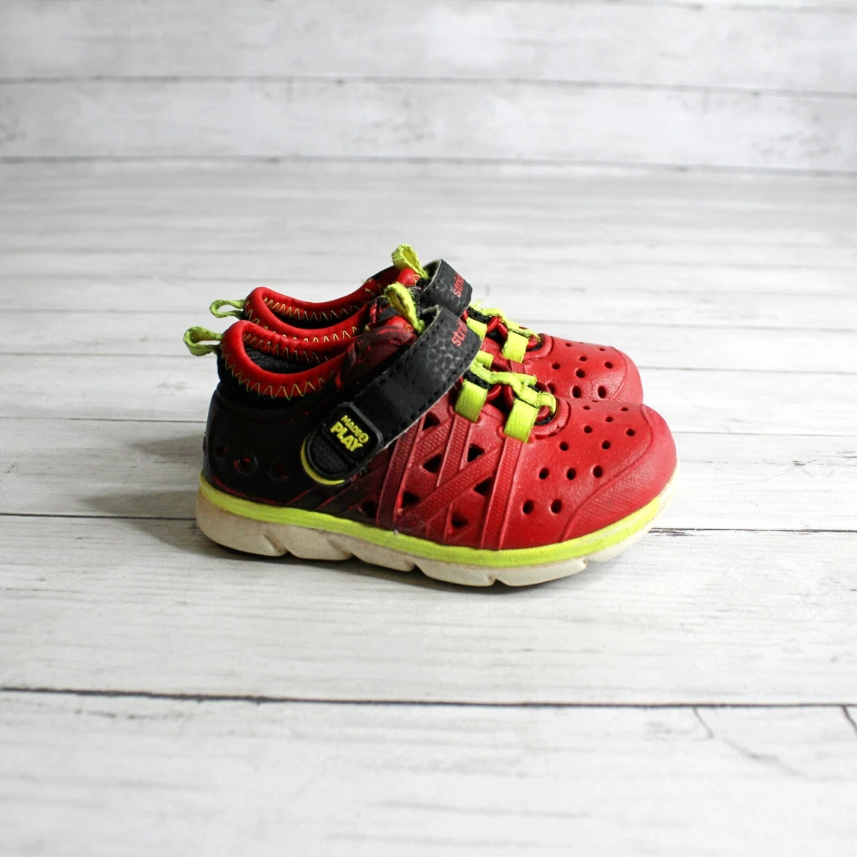 Stride Rite Boy Made 2 Play Sneaker Shoes Toddler Size 4 Red Black