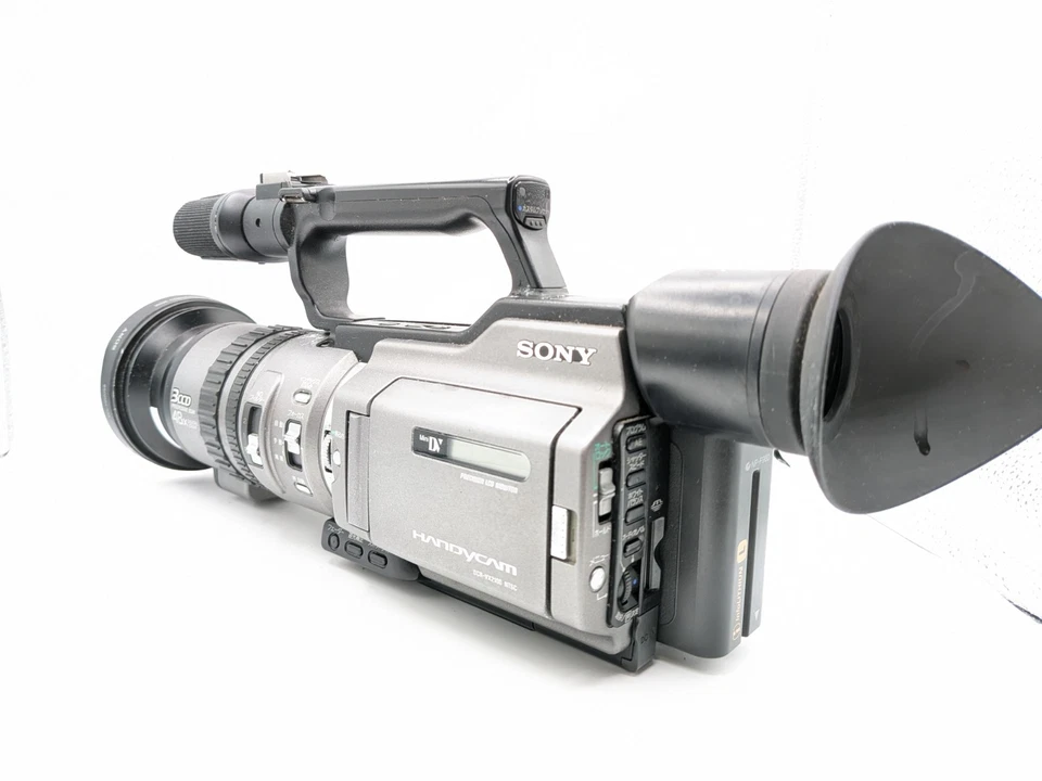 Sony DCR-VX2100 NTSC Handycam  MiniDV Camcorder - Image 4 of 4