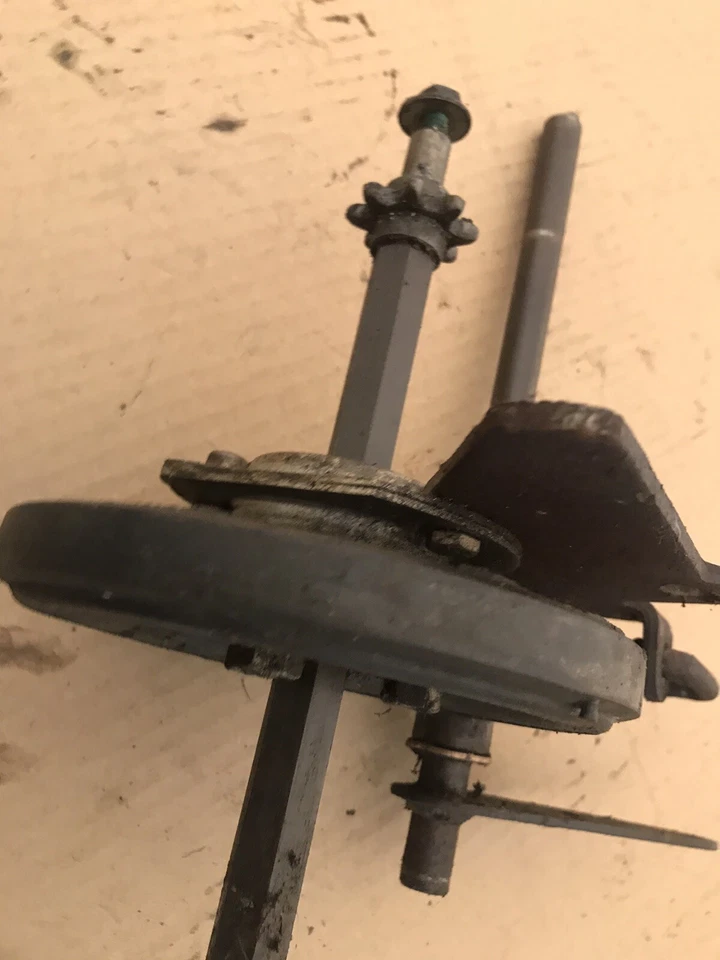 RUEDA DE FRICCIÓN EJE HEXAGONAL Mtd Yardman 7/24 Snowblower modelo 31650-0 [LT] Foto 4 de 4