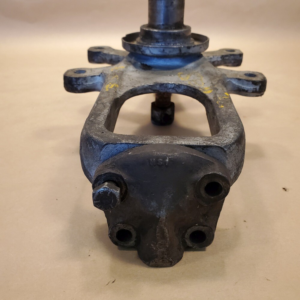 Jaguar XKE E-type Stub Axle Carrier Upright L or R C26849 Series 