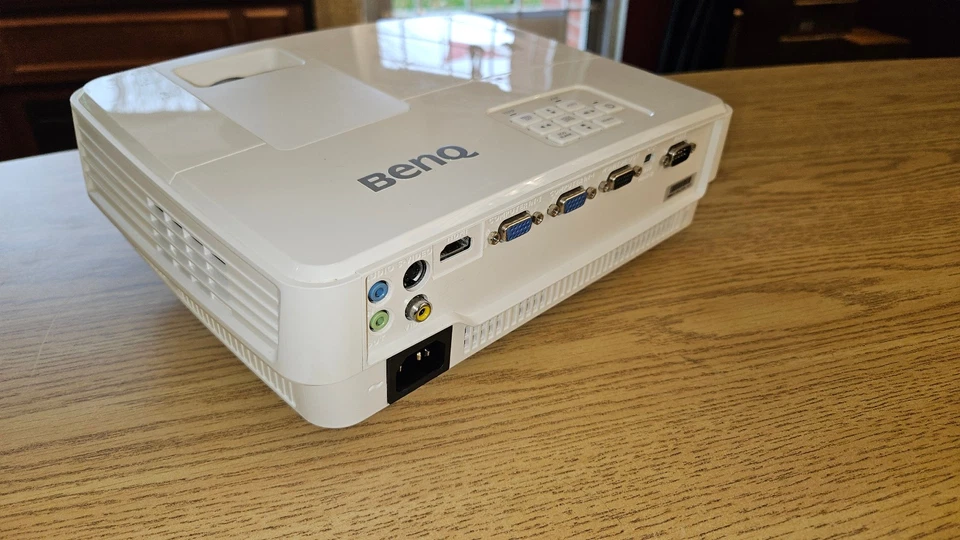 Benq MX701 PROJECTOR 2700 LUMEN XGA RESOLUTION WITH REMOTE, MINT Foto 2 de 4