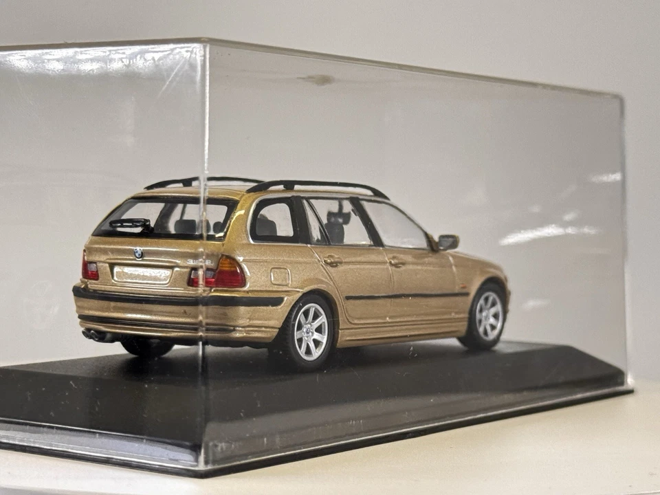 BMW 318 I Touring MINICHAMPS 1:43  Foto 4 de 4
