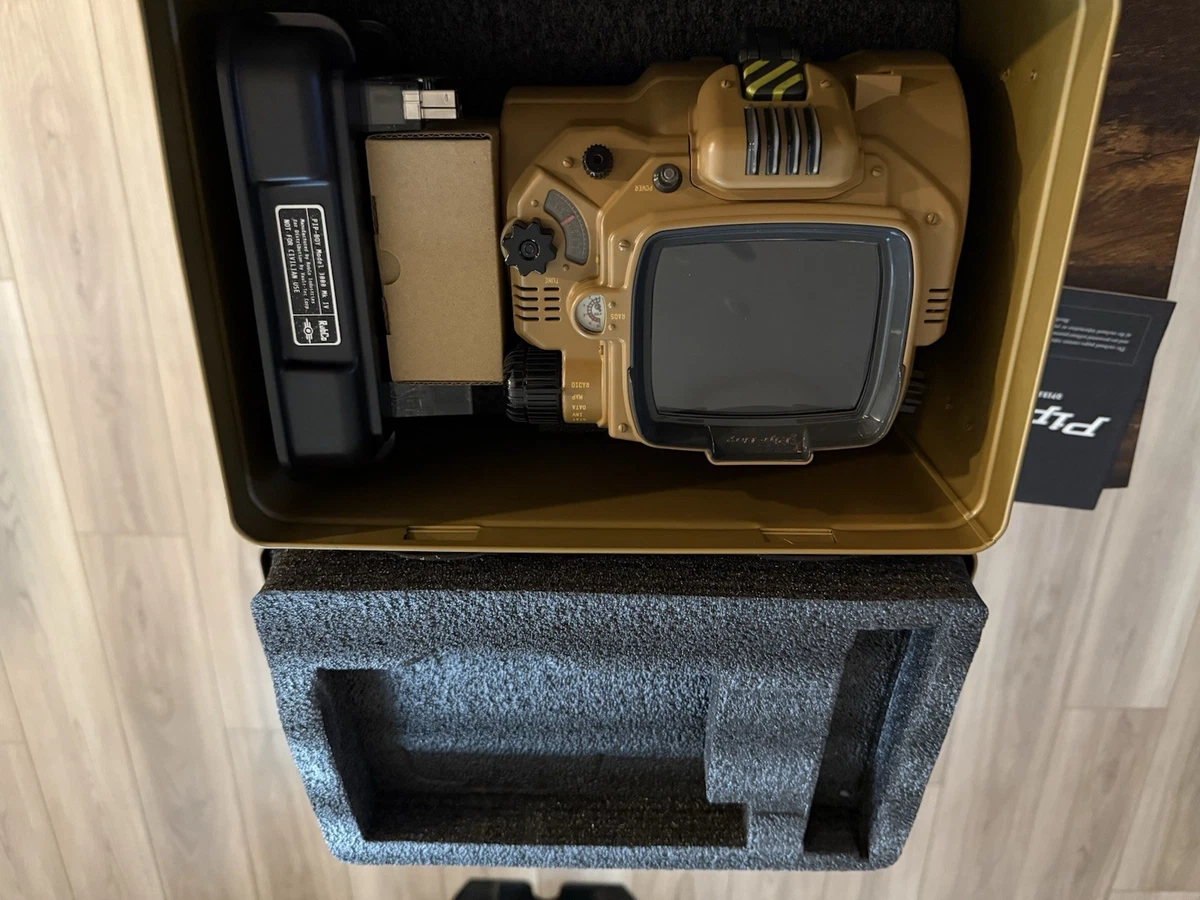 Bethesda Fallout 4 Pip-Boy 3000 Deluxe Bluetooth Edition. Read