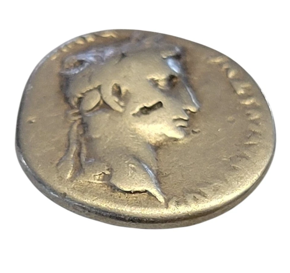 Augustus (27 BC – AD 14). Silver Denarius, mint of Lugdunum, 7-6 BC RIC 207 Foto 4 de 4