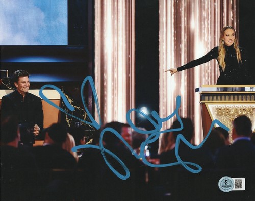 NIKKI GLASER SIGNED TOM BRADY ROAST TAMPA BAY BUCCANEERS 8x10 PHOTO- BECKETT COA 