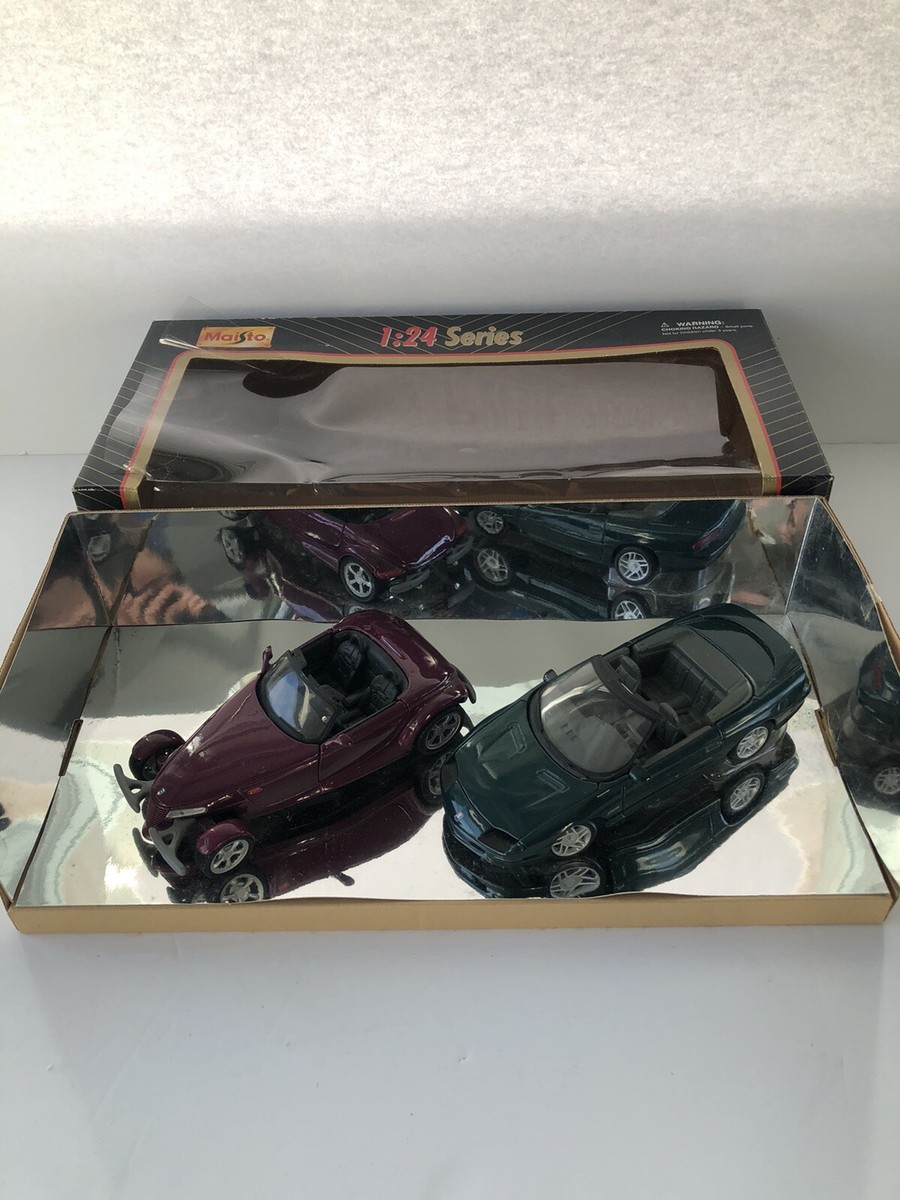 Maisto 1:24 Series 2 Diecast Car Set 32016 Purple Prowler, Green