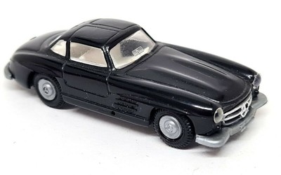 Revell Praline 1/87 HO Scale Plastik Modellauto Mercedes 300 SL schwarz 5cm lang