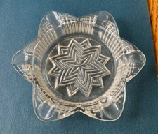 MID CENTURY ASHTRAY STAR SHAPE GLASS W/ 6 RESTS ETCHED STARING