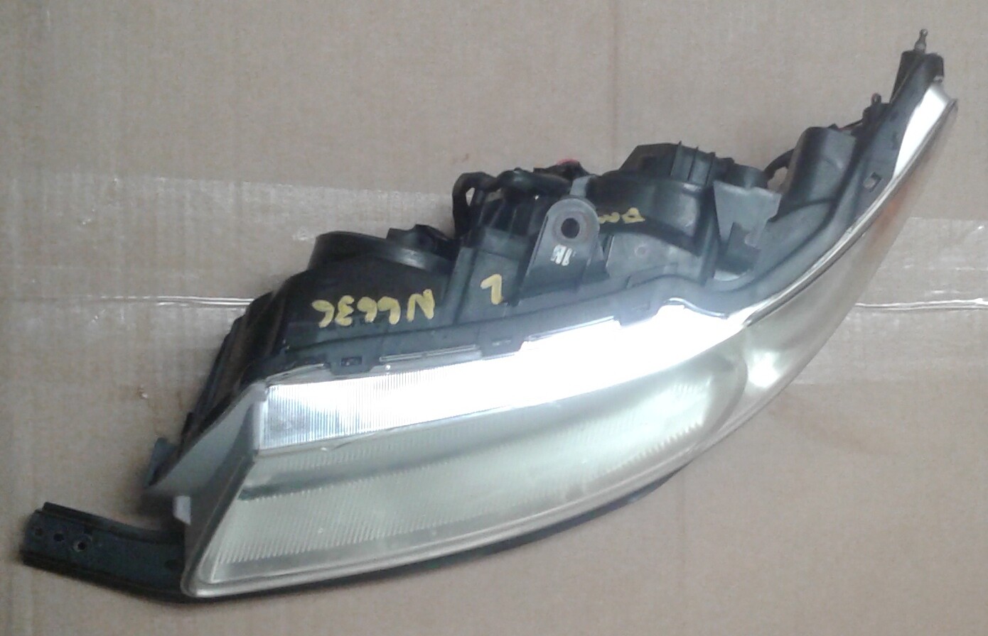 2005 Saab 9-2x Headlight Halogen Left Driver Side 92x for sale  