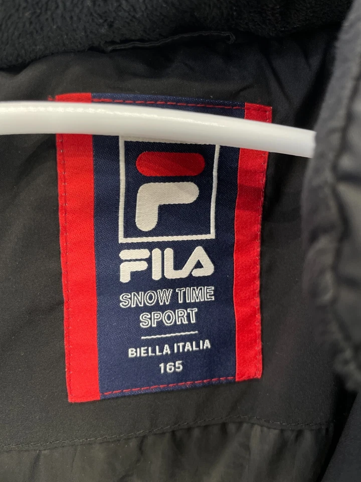 Chaqueta de plumón negra acolchada larga FILA para niñas con logotipo negro talla 165/5,4 pies Foto 3 de 4