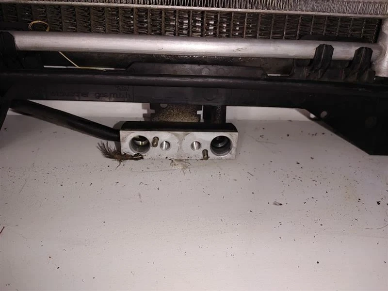  01 02 03 Condensador de CA BMW 525I  Foto 2 de 4