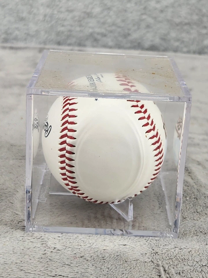 Houston Astros MLB Signed Carlos Lee Baseball Ball With Clear Case - Image 4 of 4