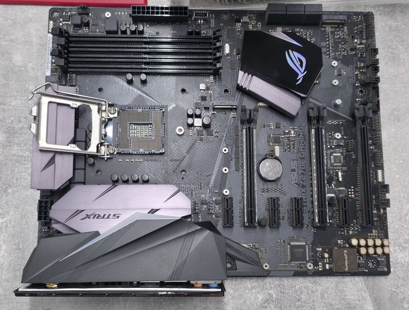 ASUS ROG Strix Z270E Gaming Motherboard LGA 1151 DDR4 ATX Pristine Pins Tested