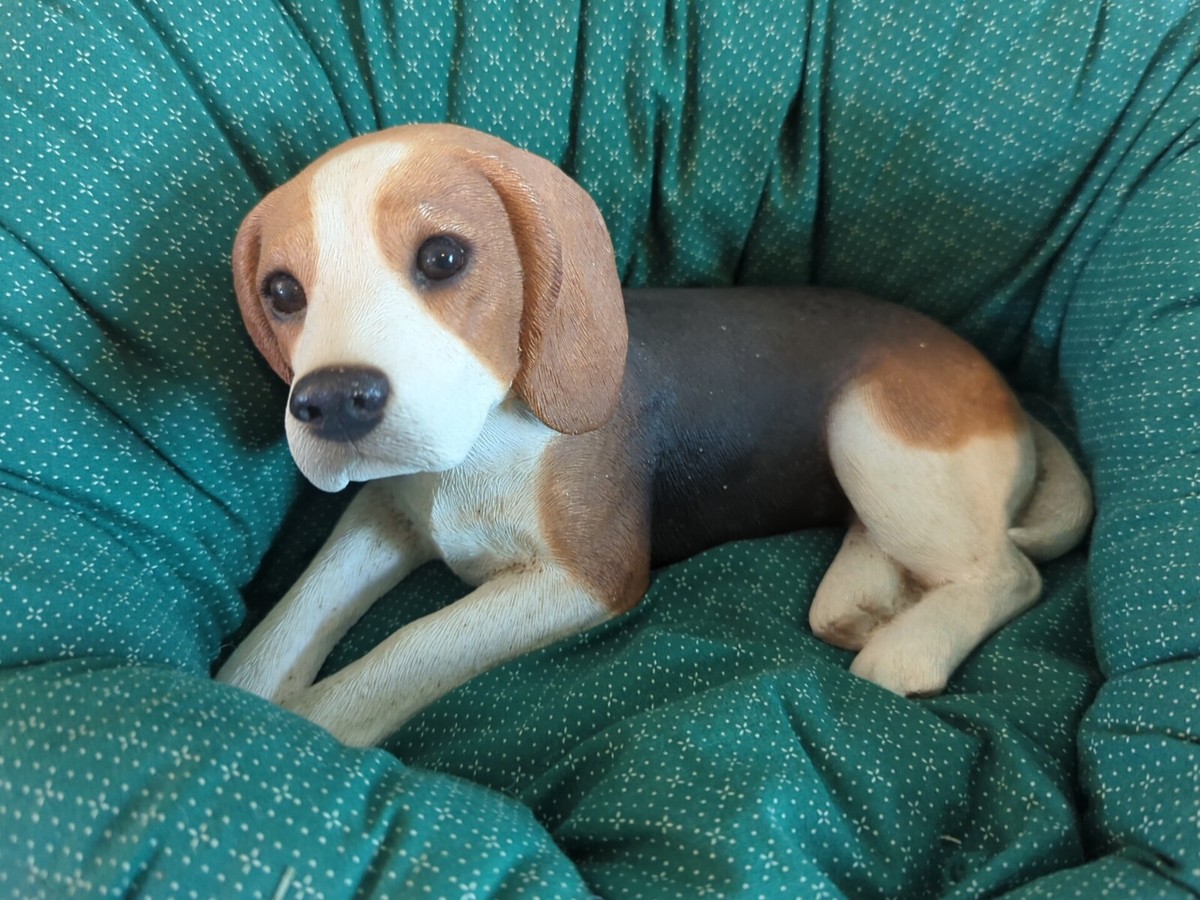 Vintage Sandicast Beagle Dog Sculpture by Sandra Brue 186