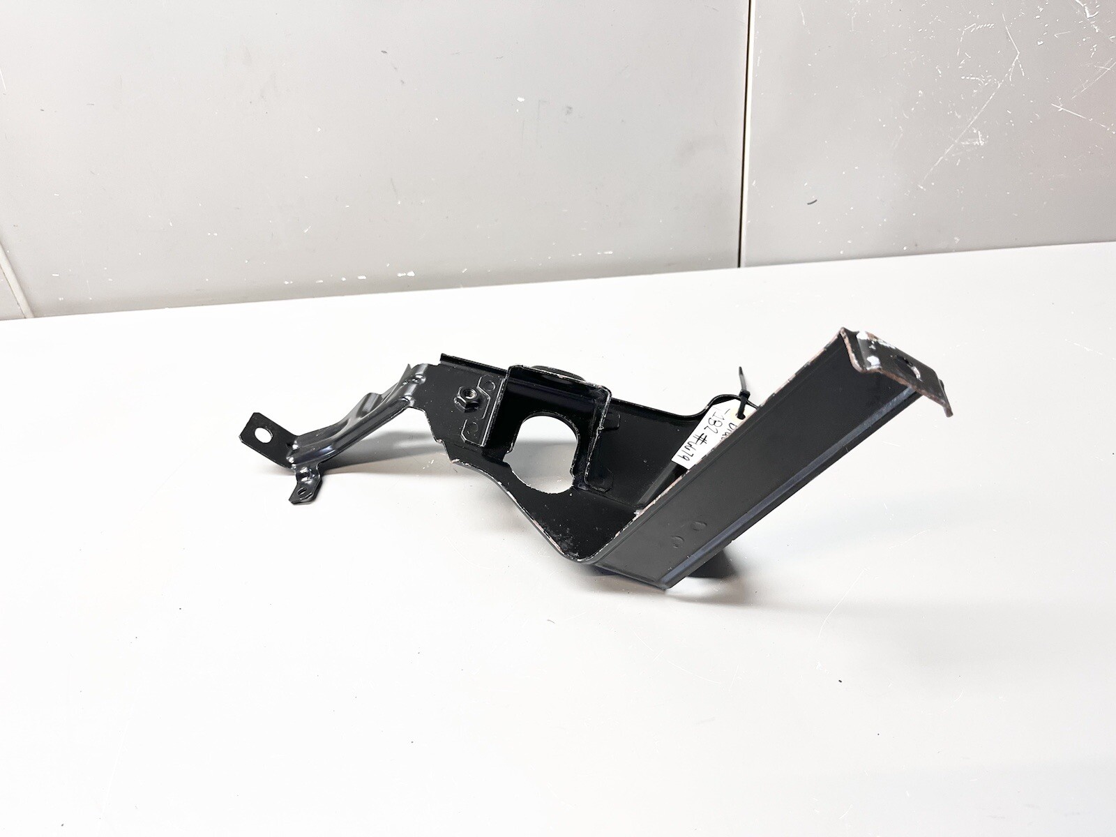 ⭐️2014-2020 MASERATI GHIBLI QUATTROPORTE FRONT RIGHT FENDER BRACKET MOUNT OEM