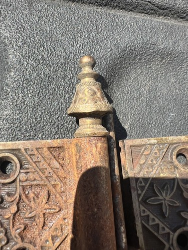 Vintage Pair fancy ornate Victorian Age brass end door hinges 3.5” unique detail - Picture 4 of 15