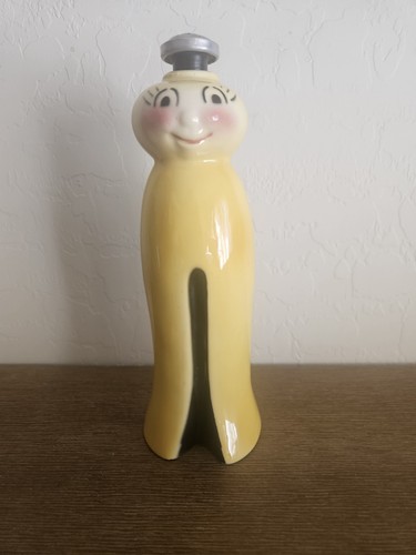 Vintage  Laundry  Sprinkler Bottle Clothespin Shape Yellow **HTF**